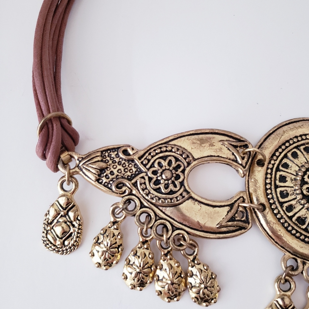 Vintage Gold Tone Metal And Leather Belt - Picture 3 of 10
